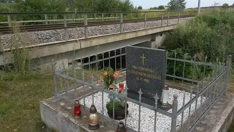 Památník železniční nehody u Stéblové 1