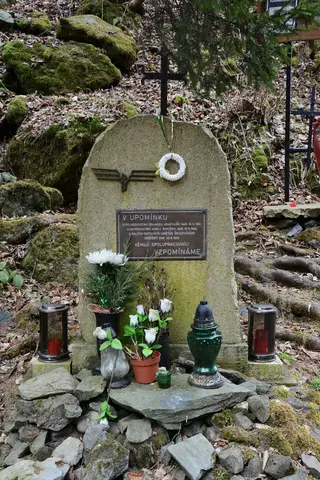Train accident in Spalov memorial (5585)