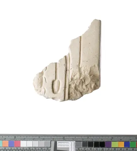 Inscribed corner, Akhenaten prenomen on one surface, Aten cartouche on other