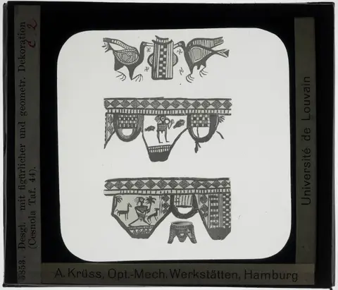 Cyprus. Aardewerk beschilderd met geometrische figuren en dieren