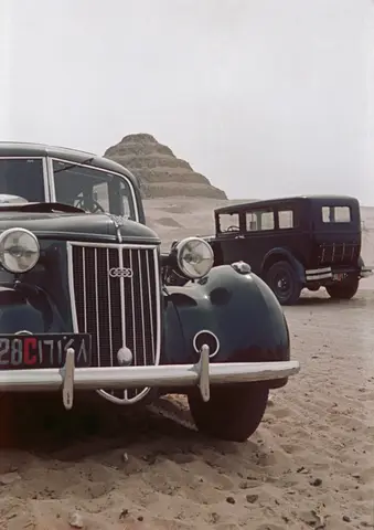Saqqâra, mit Automobil zur Stufenpyramide des König Djoser
