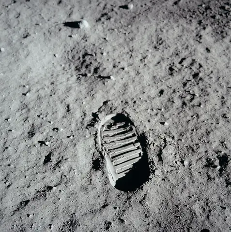 Buzz Aldrin's bootprint on the Moon, AS11-40-5877 (21472308758)