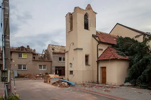 Hrušky after 2021 South Moravia tornado strike (19)