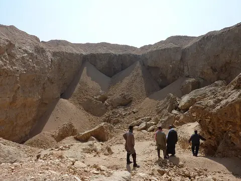 Hatnub main quarry