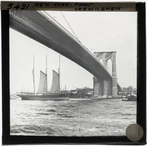 New York. Brooklyn Bridge