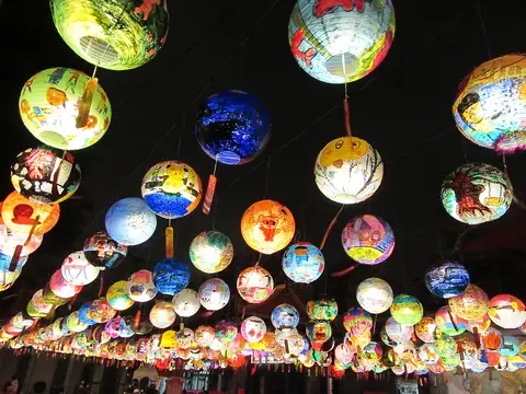 Lantern Festival in Taiwan at night 5