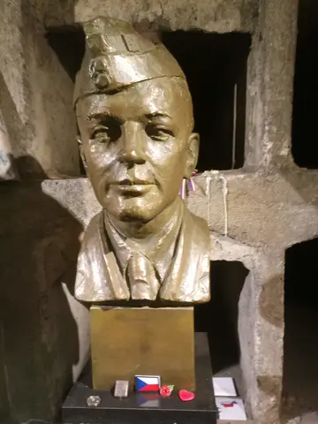 Soubor:Jan Kubiš busta