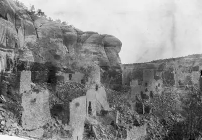 Chapin's mesa, Cliff Canyon, Cliff Palace. Osa Cliff Palacea kuvattuna kallioreunan alta