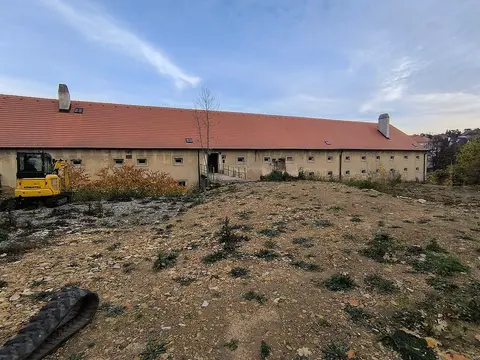 Břevnovský klášter - sýpka a pohřebiště