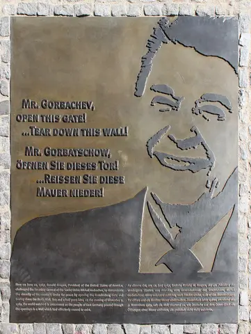 Gedenktafel Straße des 17 Juni (Tierg) Ronald Reagan