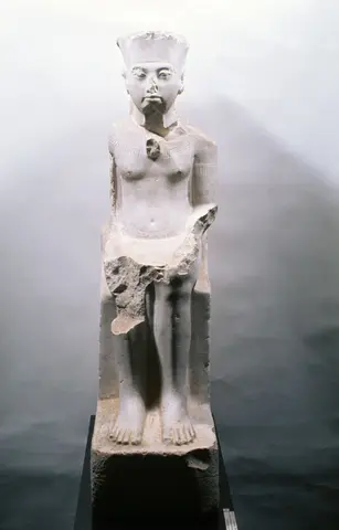 Sitzstatue des Amun