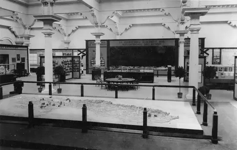 Internationell utställning i Barcelona 1929. Svenska
paviljongen, där svenska postverket medverkade.