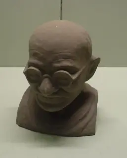 Great Statesmen, Mahatma Gandhi, Søholm