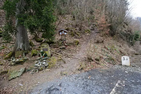 Train accident in Spalov memorial (5581)