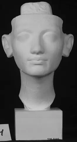 En ung dronning, Nefertiti