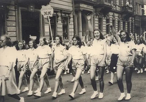 1st World Festival of Youth and Students, Prague 1947, Girls school from Znojmo, 16scan004
