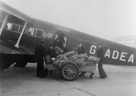 English Aircraft, British Airways “G ADEA,” with first airmail
directly from the UK to Sweden.  Bulltofta airfield, Malmö. 
On 17/3 1936.