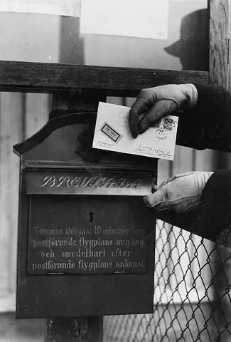 Airmail letter to Istanbul, Turkey was put down in a mailbox at Bulltofta airstation, Malmö.  1931.  The letter is
Stamped: Malmö 8, 20/4 1931.