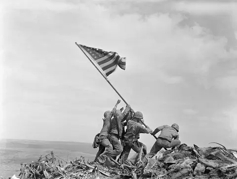 Raising the Flag on Iwo Jima, larger
