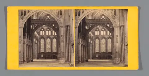 Interieur van het transept van de kathedraal van Salisbury