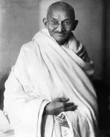 Mahatma-Gandhi, studio, 1931