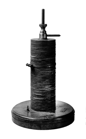 Large voltaic pile made by Griffin, London.