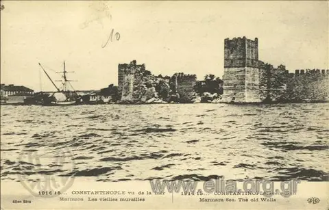 1914-15…Constantinople vu de la mer Marmara. Les vieilles murailles.