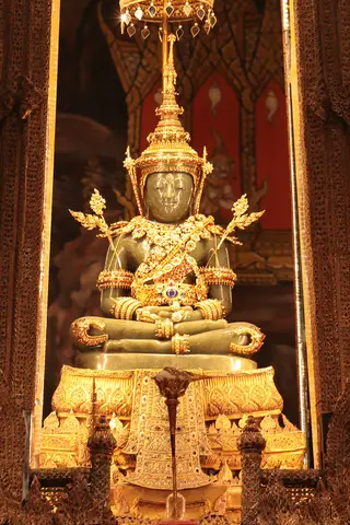 พระเเก้วมรกตเครื่องทรงฤดูร้อน